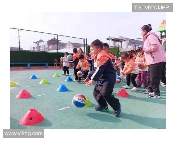 幼儿园篮球乐园酷炫视频展示小朋友们的运动激情与团队合作精神 幼儿园篮球乐园酷炫视频展示小朋友们的运动激情与团队合作精神